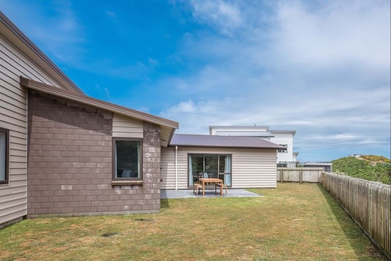 Photo of property in 15 Portmore Place, Grenada Village, Wellington, 6037