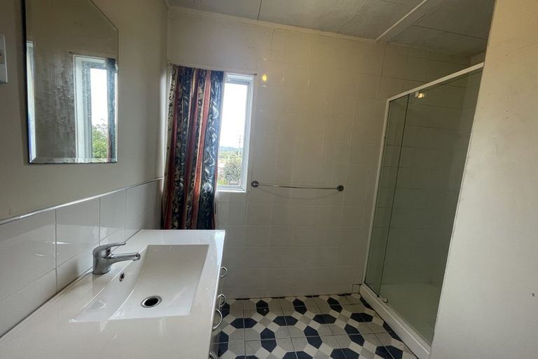 Photo of property in 1 Silverstone Place, Henderson, Auckland, 0612