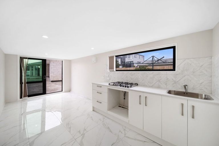 Photo of property in 4 Convair Crescent, Mangere, Auckland, 2022