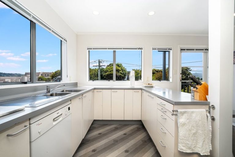 Photo of property in 76 Bayview Road, Paremata, Porirua, 5024