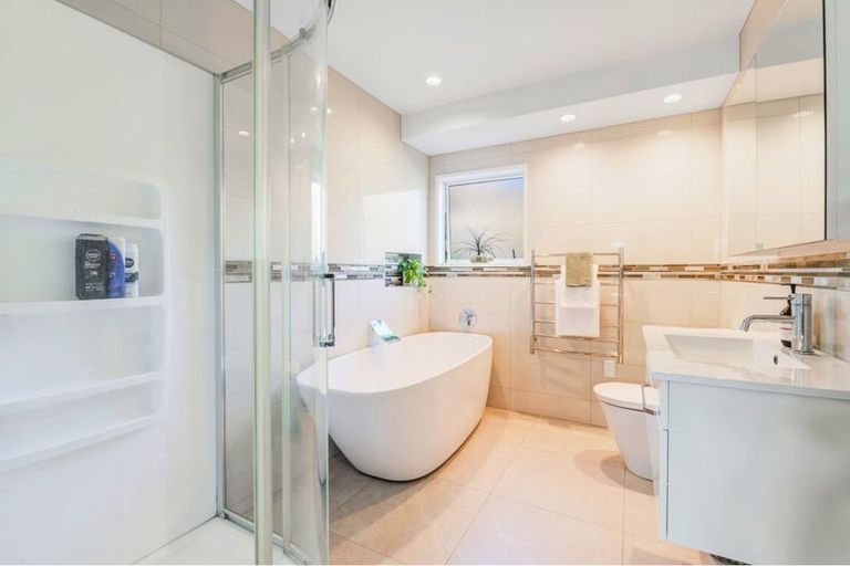 Photo of property in 19 Esther Place, Red Beach, 0932