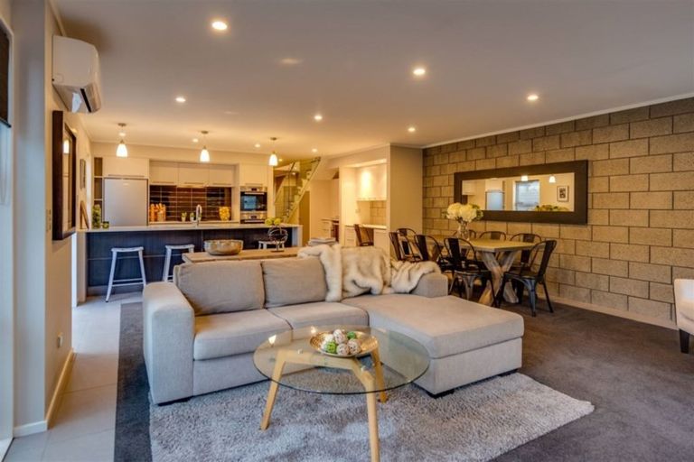 Photo of property in 142 Holly Road, St Albans, Christchurch, 8014