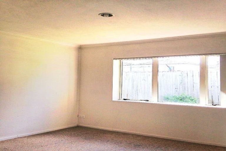 Photo of property in 35 Brashier Circle, Sunnyvale, Auckland, 0612