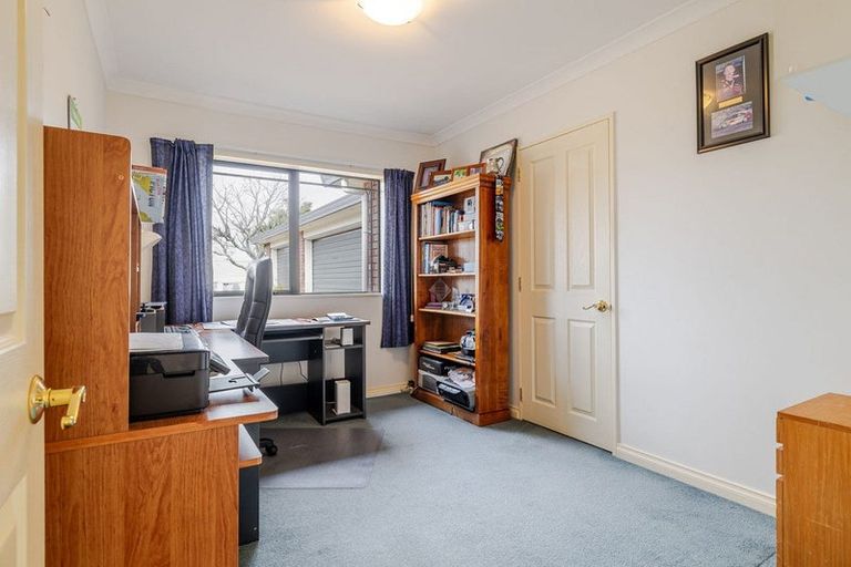 Photo of property in 62 Royal Oak Drive, Kelvin Grove, Palmerston North, 4414