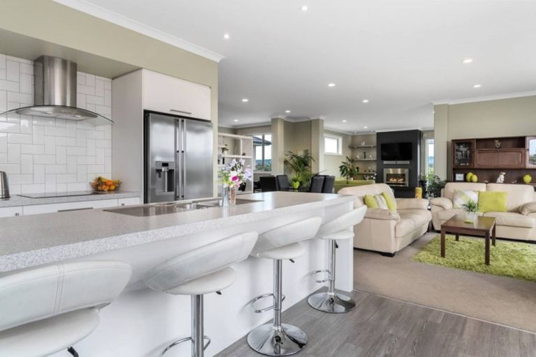 Photo of property in 2 Lynley Park Drive, Omokoroa, 3114