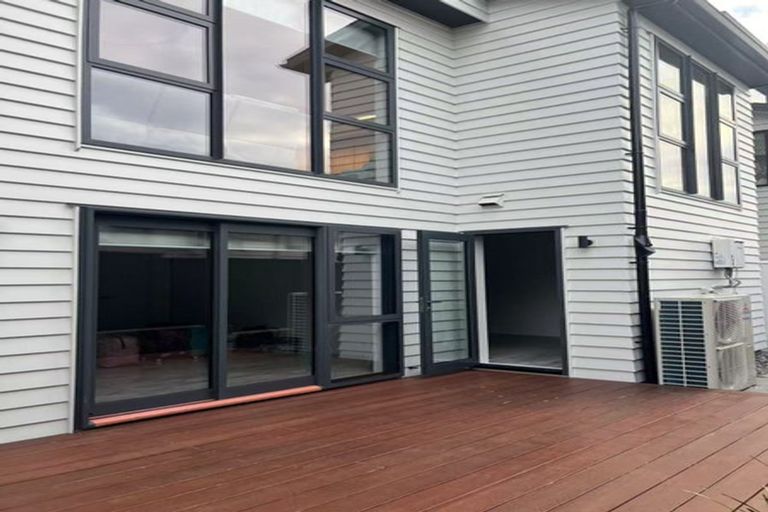 Photo of property in 1 Rae Road, Campbells Bay, Auckland, 0620