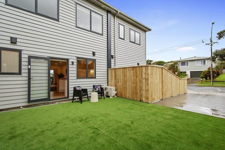 Photo of property in 10/17a Eastglen Road, Glen Eden, Auckland, 0602