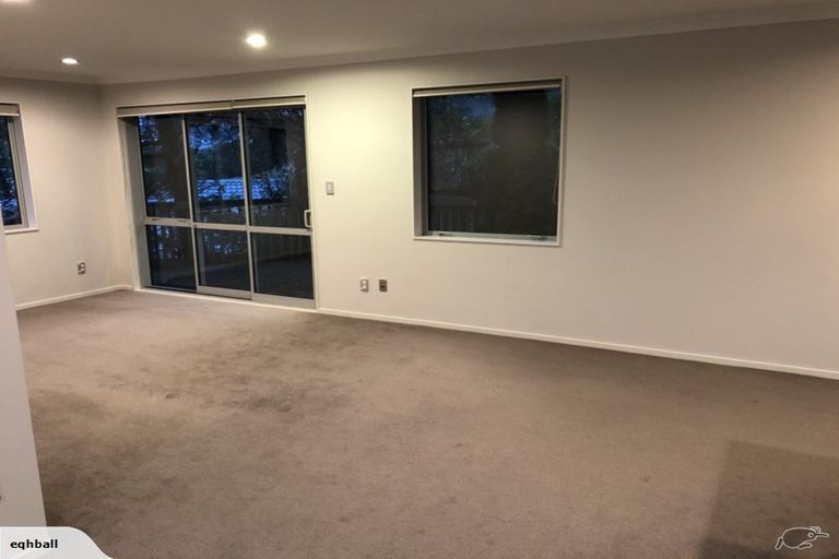 Photo of property in 44 Namsan Close, Fairview Heights, Auckland, 0632