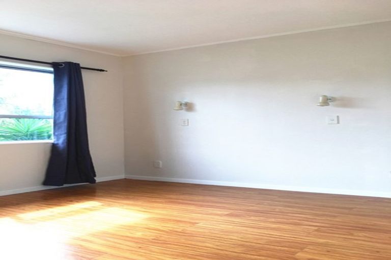 Photo of property in 1/18 Kitewao Street, Northcote, Auckland, 0627