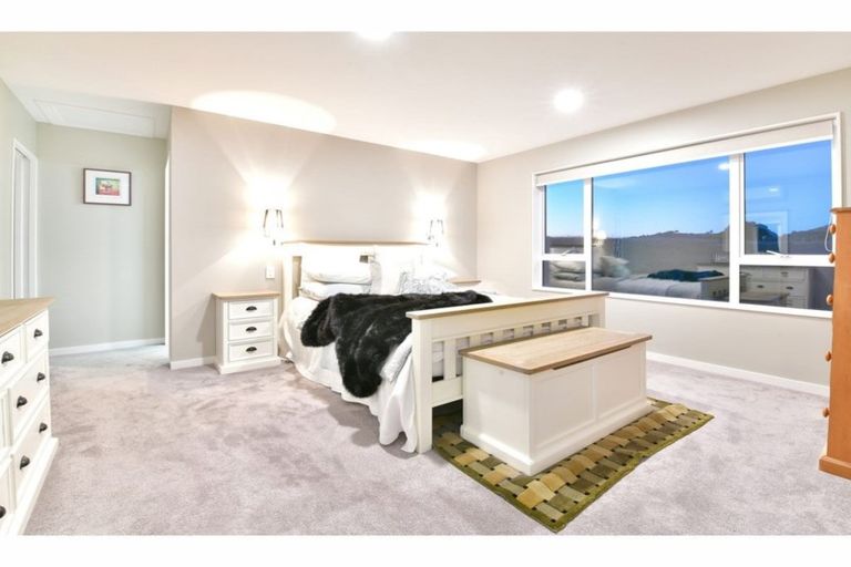 Photo of property in 12 Seaview Crescent, Hatfields Beach, Orewa, 0931