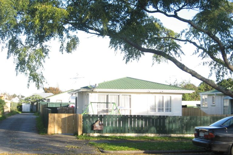 Photo of property in 16 Martin Road, Manurewa, Auckland, 2102