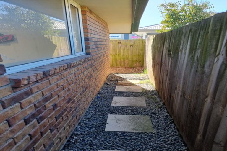 Photo of property in 12a Topham Lane, Hornby, Christchurch, 8042