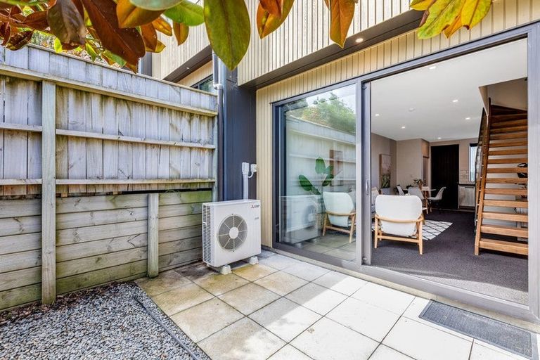 Photo of property in 12/20 Trent Street, Island Bay, Wellington, 6023