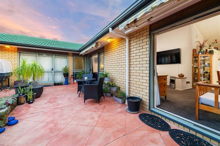 Photo of property in 120 Buscomb Avenue, Henderson, Auckland, 0610