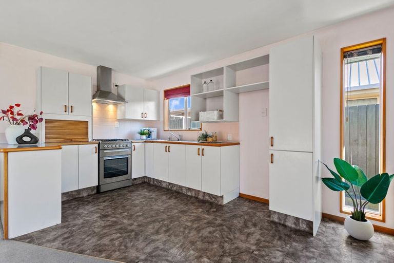 Photo of property in 2/3 Claverley Gardens, Avonhead, Christchurch, 8042