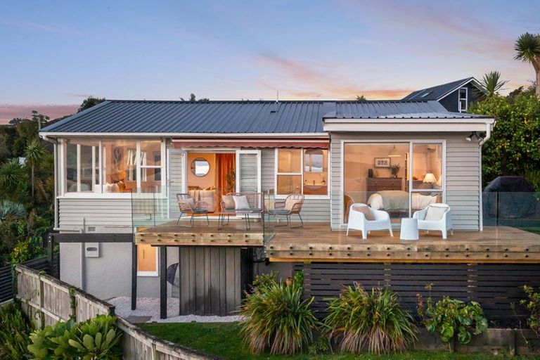 Photo of property in 1/106 Island Bay Road, Beach Haven, Auckland, 0626