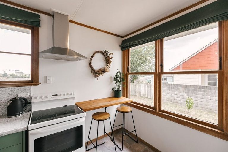 Photo of property in 24 Thames Street, Roslyn, Palmerston North, 4414