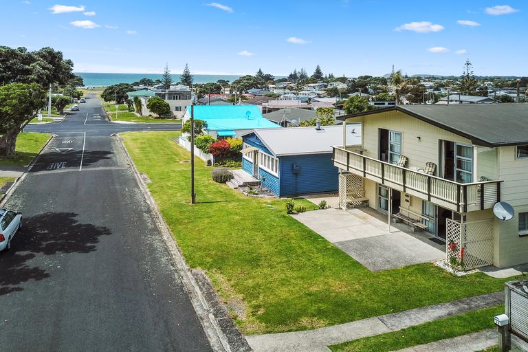 Photo of property in 27 Ocean View Road, Waihi Beach, 3611