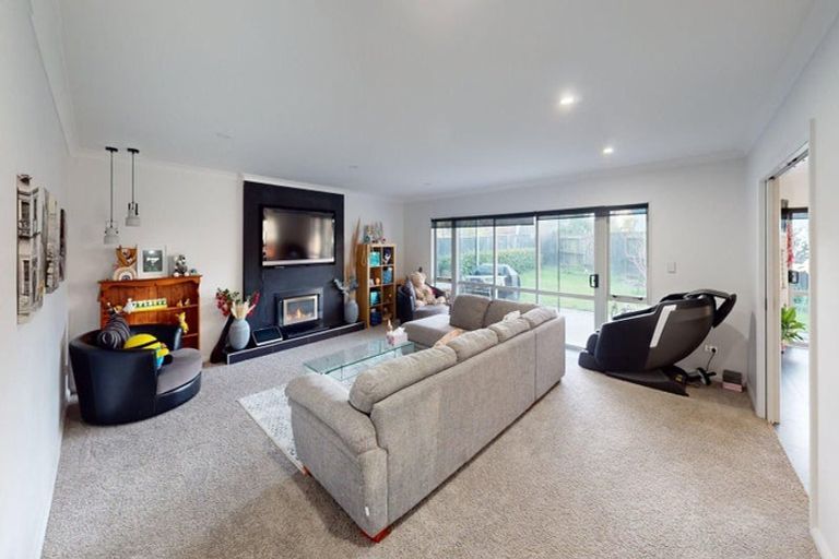 Photo of property in 6 D'urville Place, Kelvin Grove, Palmerston North, 4414