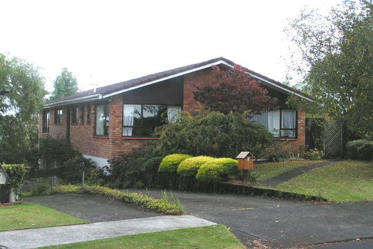 Photo of property in 11 Pendene Place, Forrest Hill, Auckland, 0620