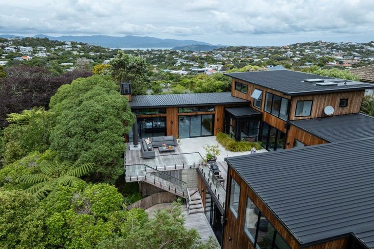 Photo of property in 17 Kim Street, Khandallah, Wellington, 6035