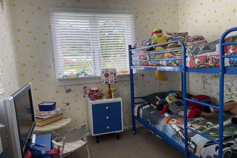 Photo of property in 21 Centreway Road, Port Waikato, 2695