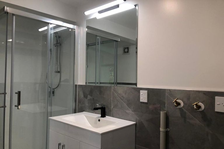 Photo of property in 14 Kilcar Place, Massey, Auckland, 0614