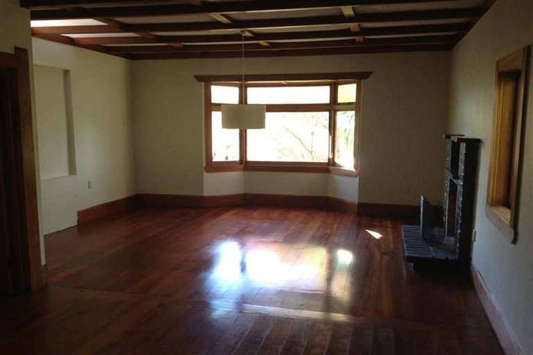 Photo of property in 27 Selwyn Road, Hospital Hill, Napier, 4110