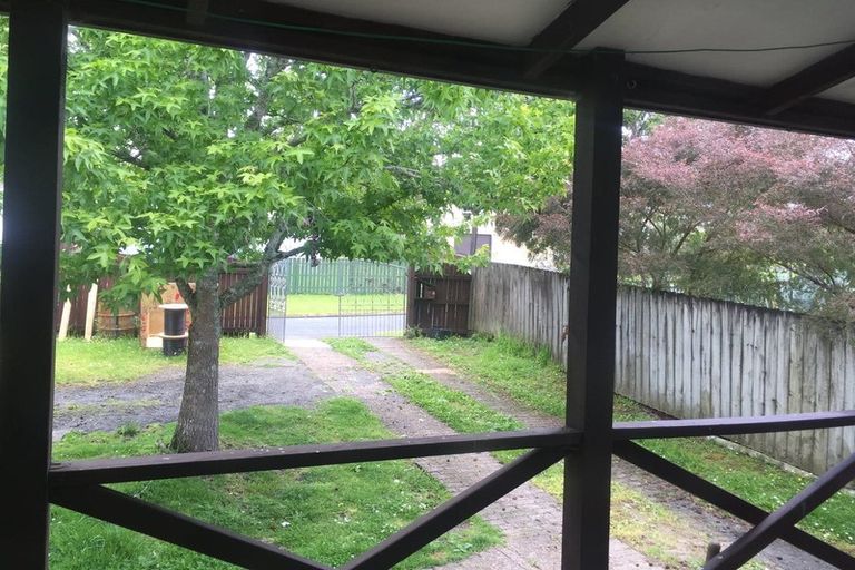 Photo of property in 12 Mile Place, Henderson, Auckland, 0612