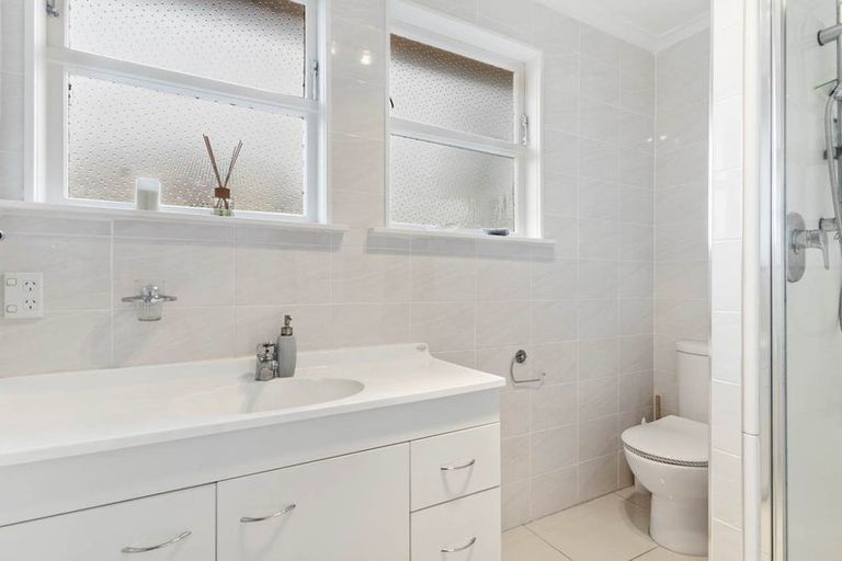 Photo of property in 123 Vodanovich Road, Te Atatu South, Auckland, 0610