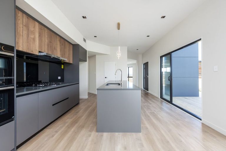 Photo of property in 1 Sunnyheights Road, Orewa, 0931