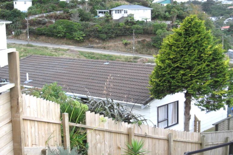 Photo of property in 31 Cheltenham Terrace, Newlands, Wellington, 6037