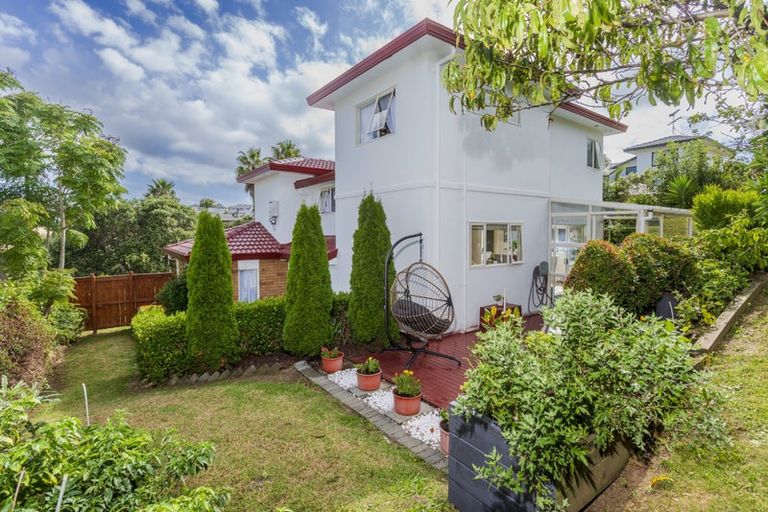 Photo of property in 21 Crimson Park, Oteha, Auckland, 0632