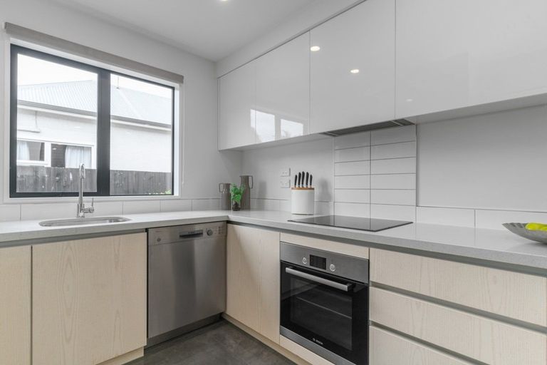 Photo of property in 8c Defoe Place, Waltham, Christchurch, 8023