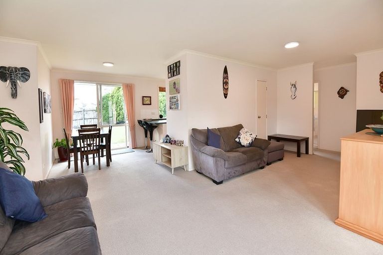 Photo of property in 63 Cabeleigh Drive, Helensville, 0800