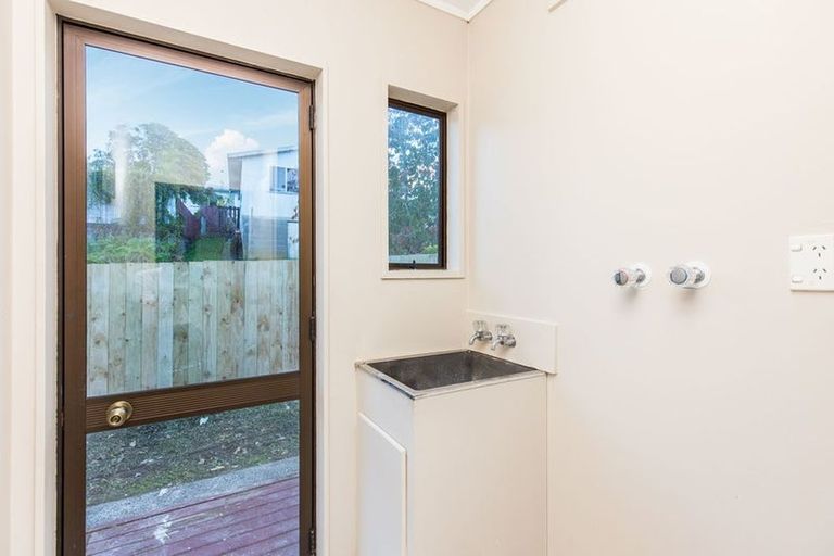 Photo of property in 1/21 Lowtherhurst Road, Massey, Auckland, 0614