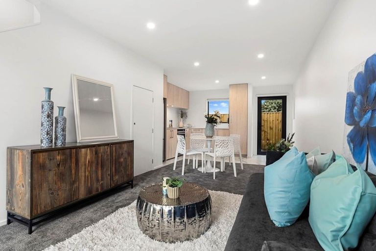 Photo of property in 8/137 Tirimoana Road, Te Atatu South, Auckland, 0602