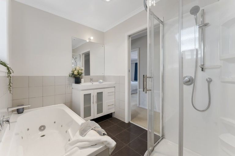 Photo of property in 335f Devon Street West, New Plymouth, 4310