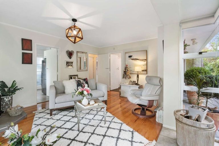 Photo of property in 1/20 Saint Peters Street, Northcote, Auckland, 0627