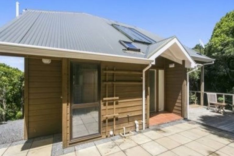 Photo of property in 9 Jenness Grove, Harbour View, Lower Hutt, 5010