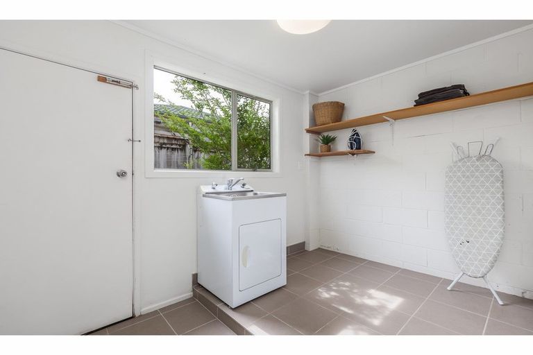 Photo of property in 1b South Pacific Place, Henderson, Auckland, 0612