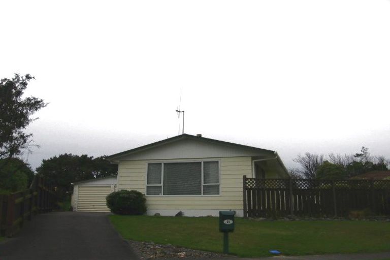 Photo of property in 24 Cecil Place, Cloverlea, Palmerston North, 4412