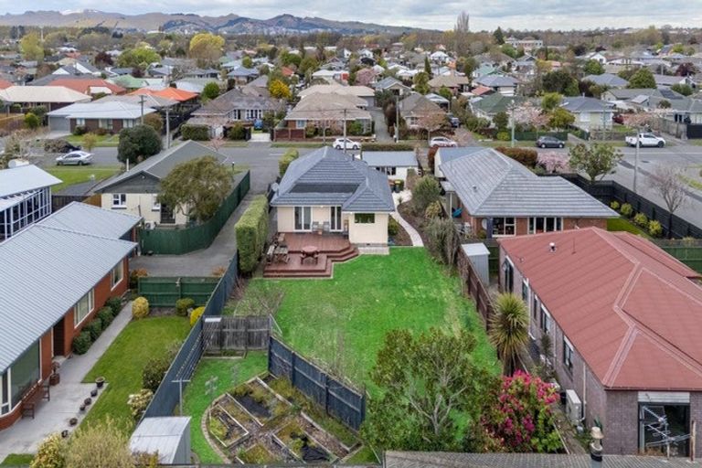 Photo of property in 43 Daniels Road, Redwood, Christchurch, 8051