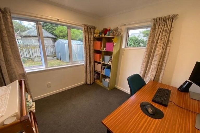 Photo of property in 96 Queens Road, Waikanae Beach, Waikanae, 5036