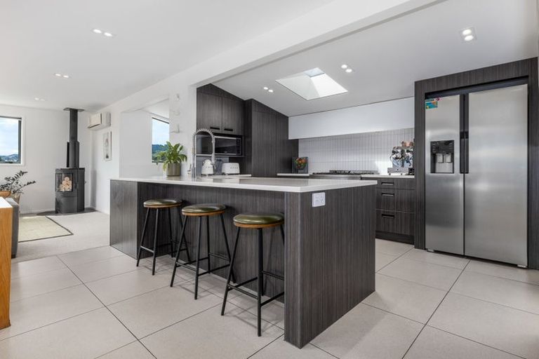 Photo of property in 8 Tiromoana Road, Raumati South, Paraparaumu, 5032