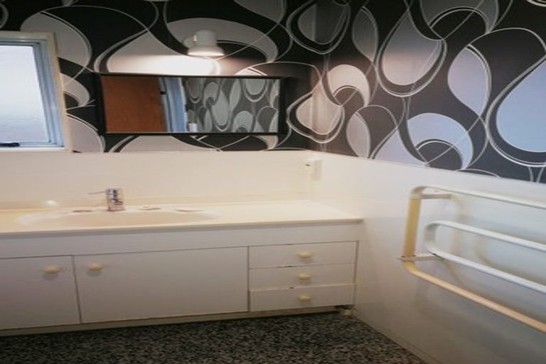 Photo of property in 2/20 Steeple Rise, Pakuranga, Auckland, 2010