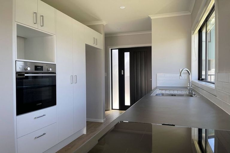 Photo of property in 12 Emmadale Lane, Hamilton East, Hamilton, 3216