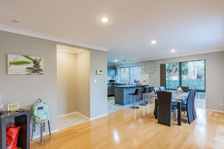 Photo of property in 18a Enderby Drive, Te Atatu Peninsula, Auckland, 0610