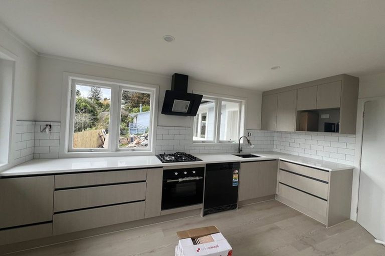 Photo of property in 7 Rangeview Road, Sunnyvale, Auckland, 0612