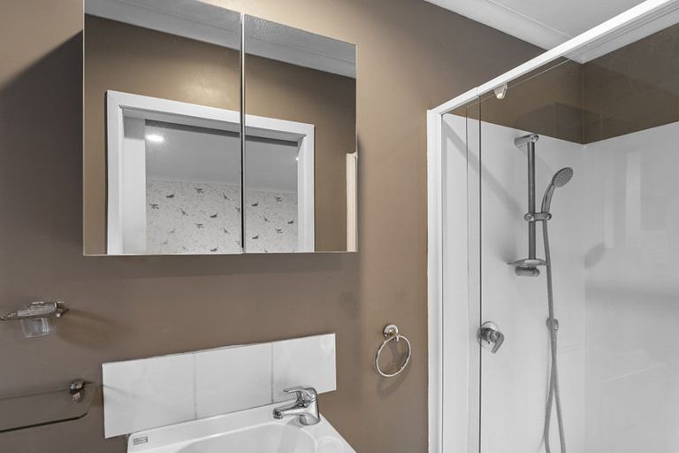 Photo of property in 26 Te Kauri Place, Helensville, 0800